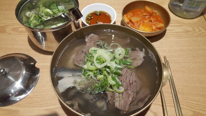 곰탕반 매장 방문 후 남겨주신 고객 리뷰 사진입니다.