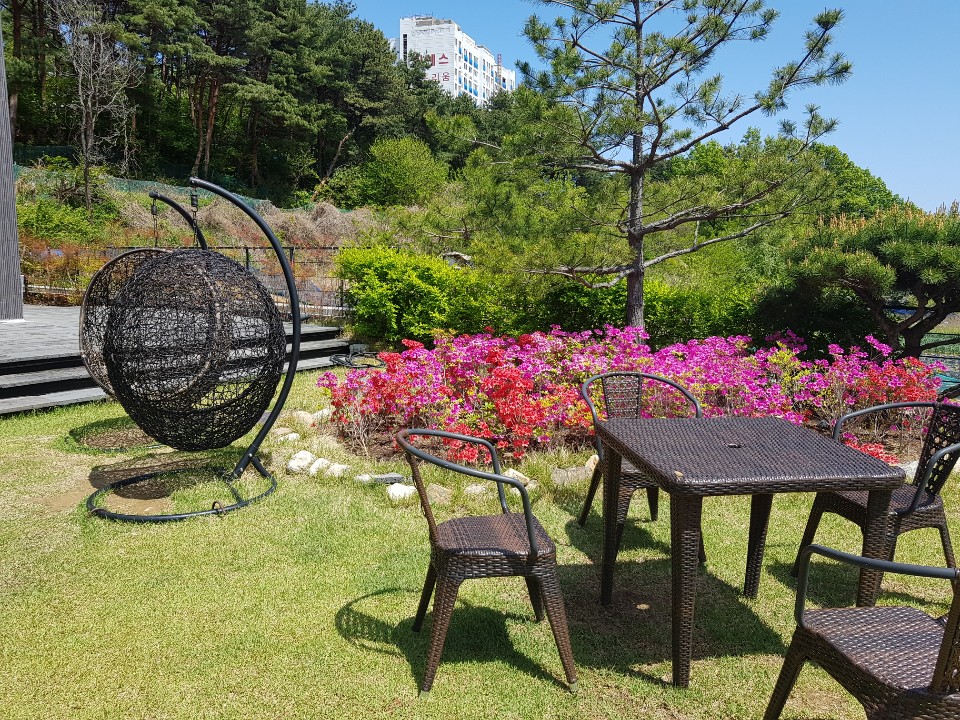 J카페 매장 방문 후 남겨주신 고객 리뷰 사진입니다.