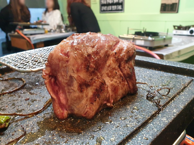 옥탑방 매장 방문 후 남겨주신 고객 리뷰 사진입니다.