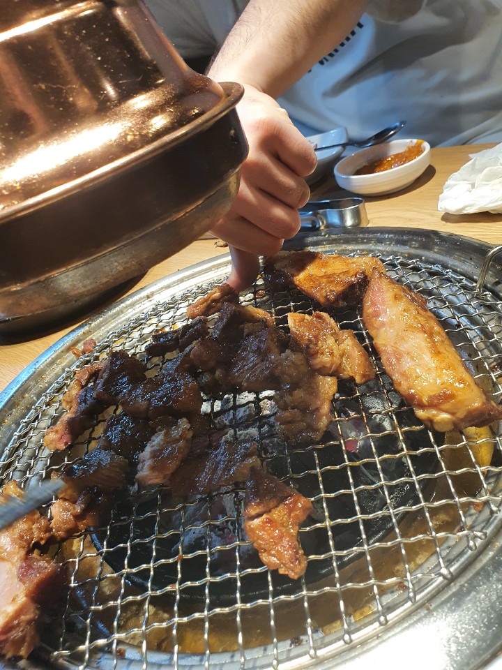 명륜진사갈비 왕십리역점 매장 방문 후 남겨주신 고객 리뷰 사진입니다.