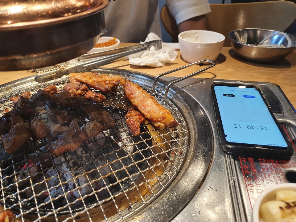 명륜진사갈비 왕십리역점 매장 방문 후 남겨주신 고객 리뷰 사진입니다.