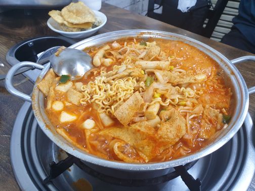 진미떡볶이 매장 방문 후 남겨주신 고객 리뷰 사진입니다.