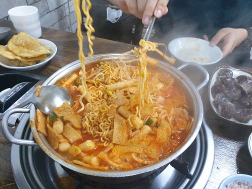 진미떡볶이 매장 방문 후 남겨주신 고객 리뷰 사진입니다.