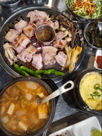 모메든식당 매장 방문 후 남겨주신 고객 리뷰 사진입니다.
