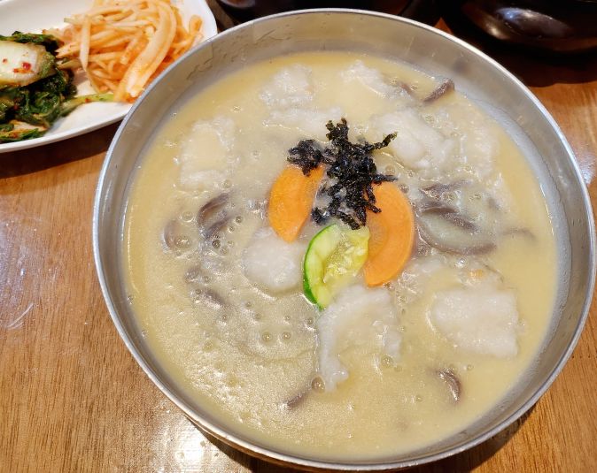 봉평옹심이메밀칼국수 매장 방문 후 남겨주신 고객 리뷰 사진입니다.