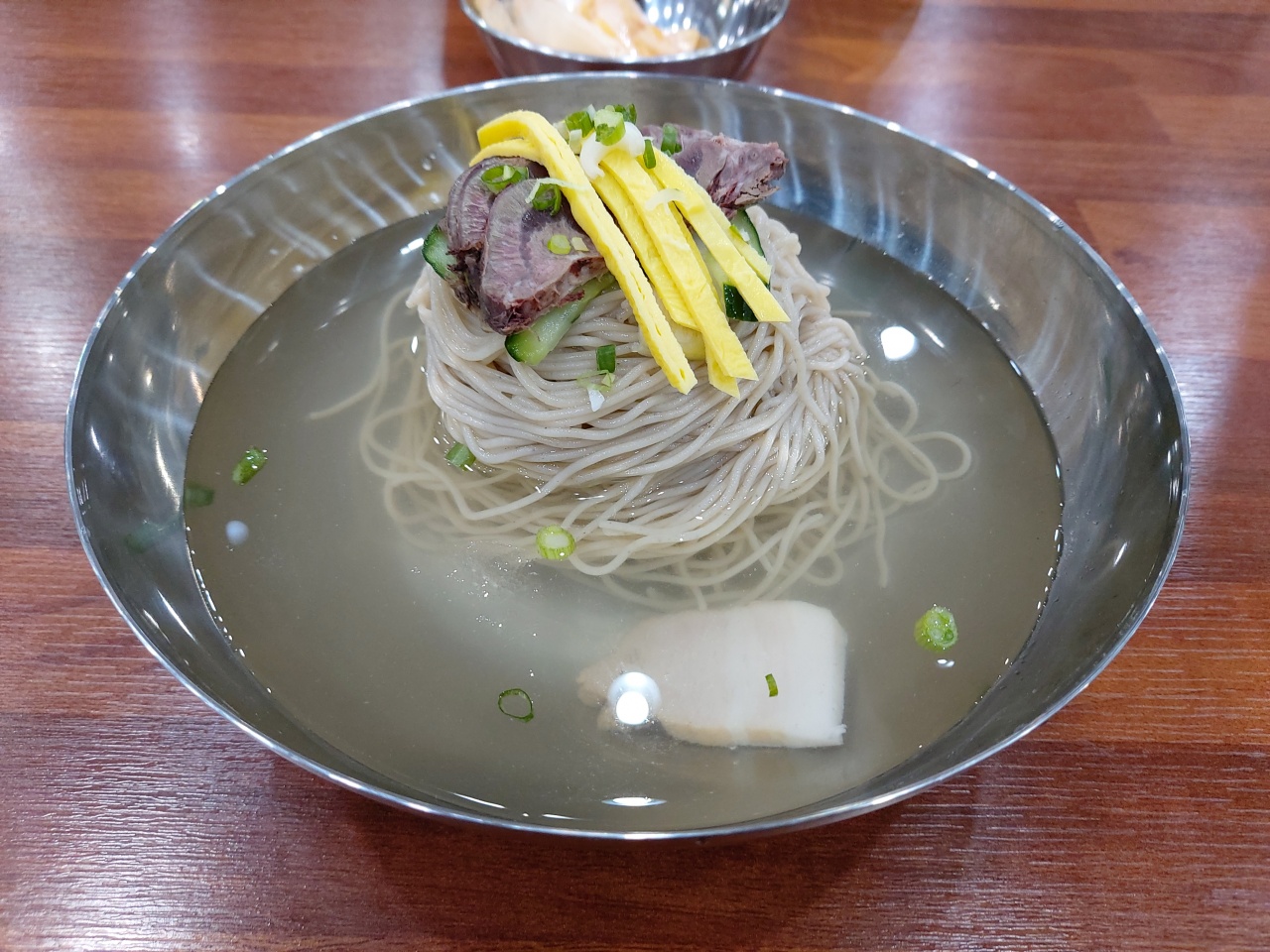 홍밀면옥 매장 방문 후 남겨주신 고객 리뷰 사진입니다.