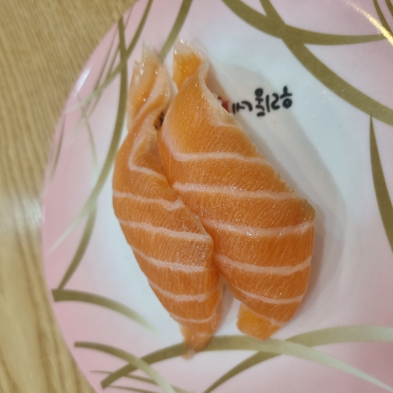 우리동네스시신조 강남 매장 방문 후 남겨주신 고객 리뷰 사진입니다.