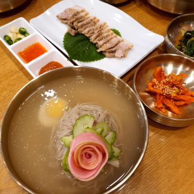 삼지연 평양냉면전문점 매장 방문 후 남겨주신 고객 리뷰 사진입니다.