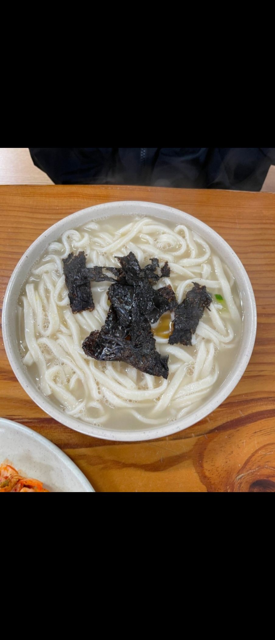 엄마손칼국수 매장 방문 후 남겨주신 고객 리뷰 사진입니다.