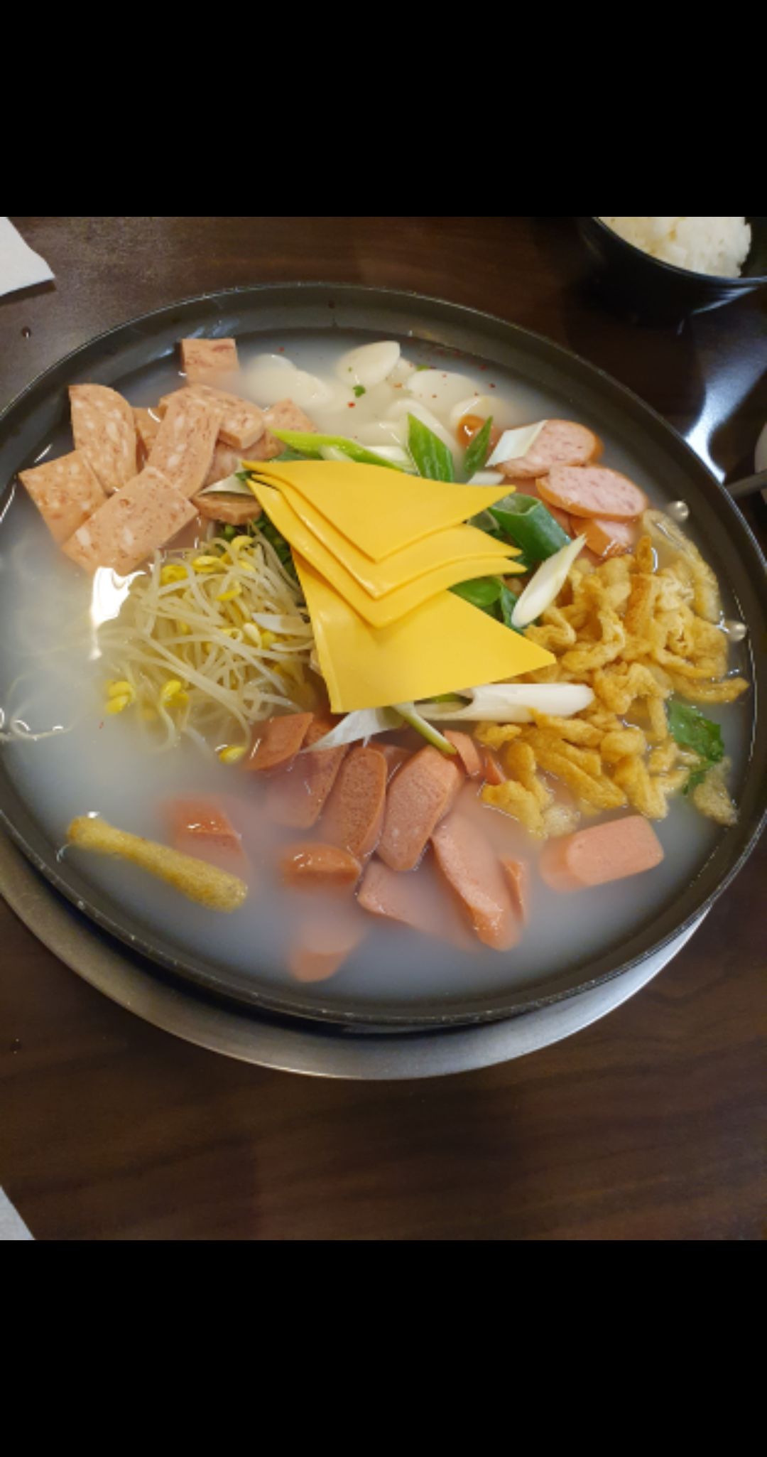 오빠네부대찌개 매장 방문 후 남겨주신 고객 리뷰 사진입니다.