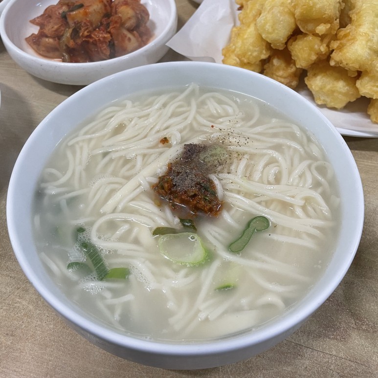 혜화칼국수 매장 방문 후 남겨주신 고객 리뷰 사진입니다.