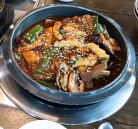신촌감자탕해물뼈찜 매장 방문 후 남겨주신 고객 리뷰 사진입니다.