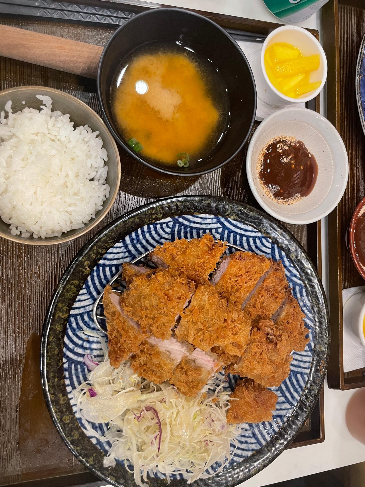 꼬숑돈까스 매장 방문 후 남겨주신 고객 리뷰 사진입니다.