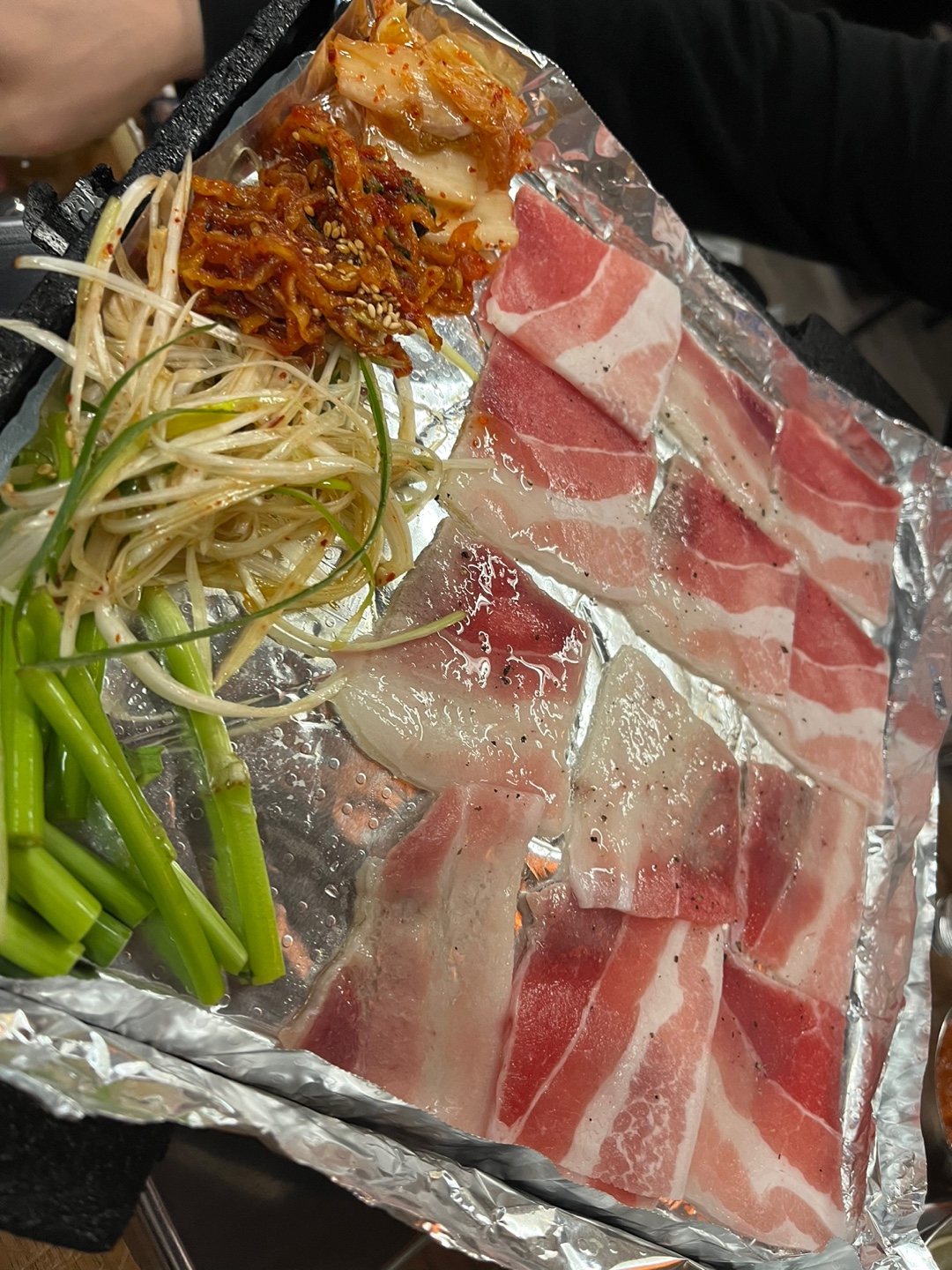 까꿍돼지사당삼겹살 매장 방문 후 남겨주신 고객 리뷰 사진입니다.