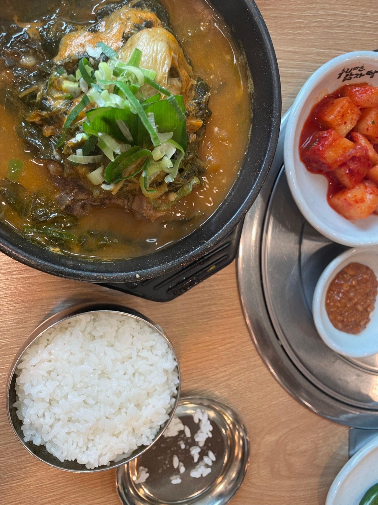 누리마을감자탕 매장 방문 후 남겨주신 고객 리뷰 사진입니다.