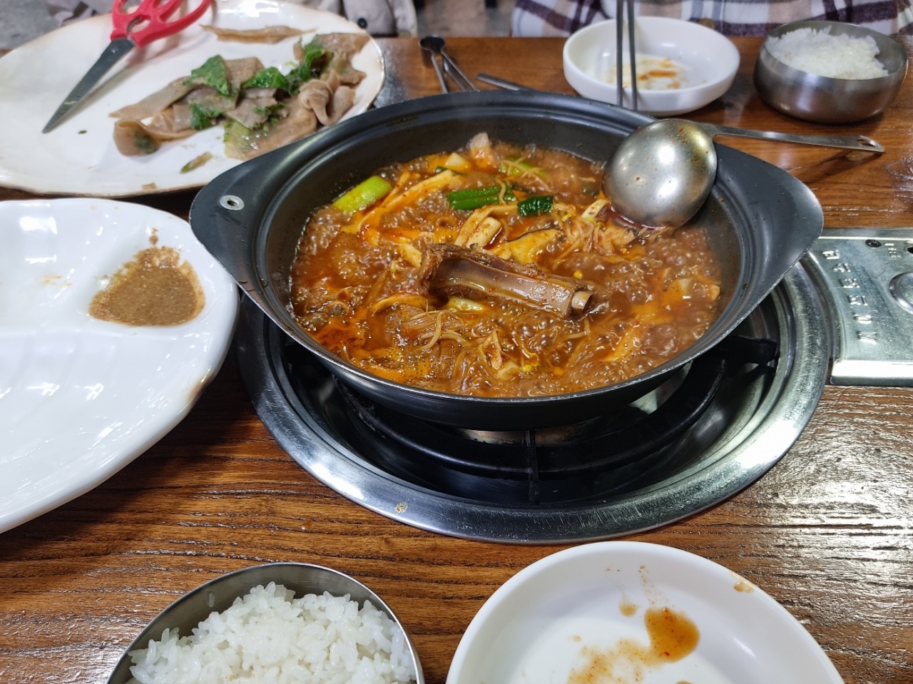 두꺼비식당 매장 방문 후 남겨주신 고객 리뷰 사진입니다.