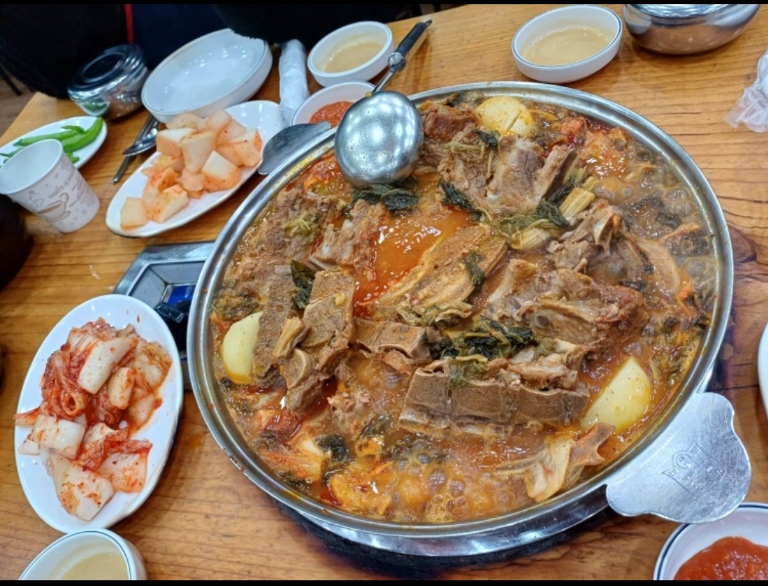 큰마당감자탕 매장 방문 후 남겨주신 고객 리뷰 사진입니다.