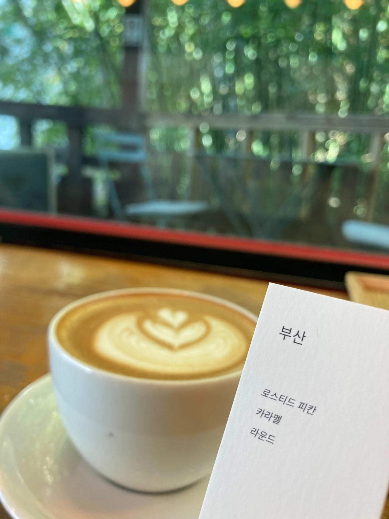 모모스커피 매장 방문 후 남겨주신 고객 리뷰 사진입니다.