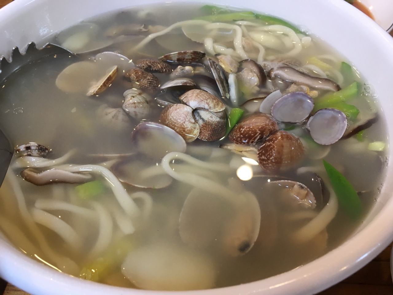 윤숙이네손칼국수 매장 방문 후 남겨주신 고객 리뷰 사진입니다.