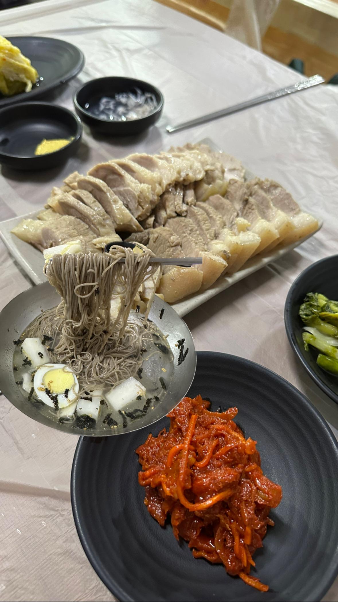 백촌막국수 매장 방문 후 남겨주신 고객 리뷰 사진입니다.
