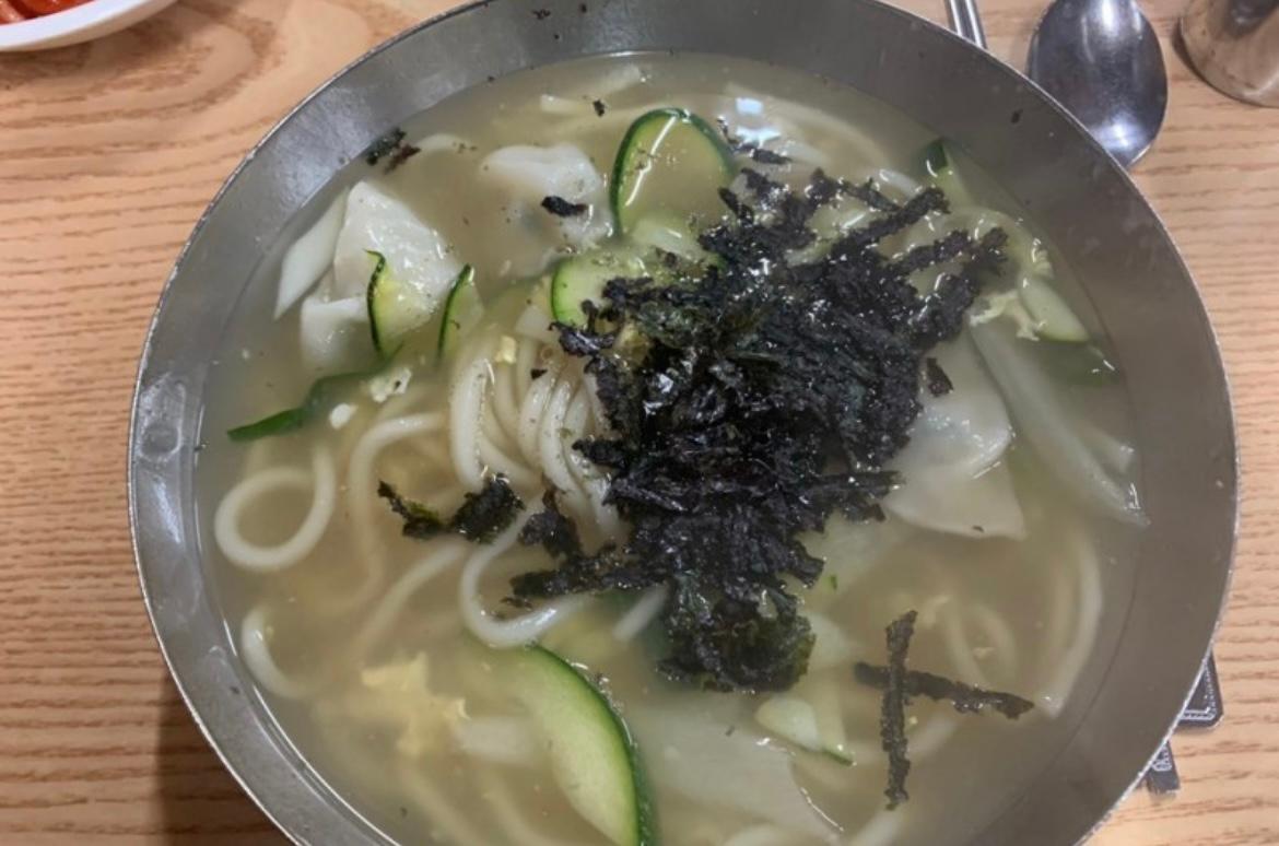 현대칼국수 매장 방문 후 남겨주신 고객 리뷰 사진입니다.
