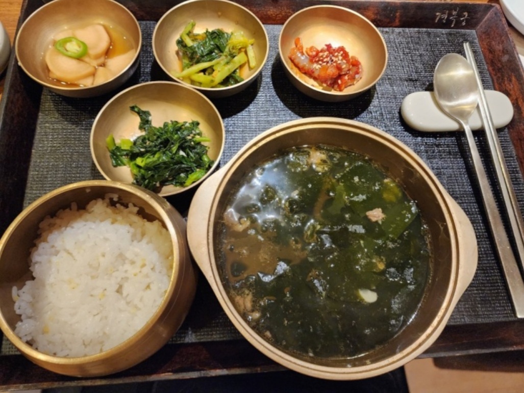 경복궁 매장 방문 후 남겨주신 고객 리뷰 사진입니다.