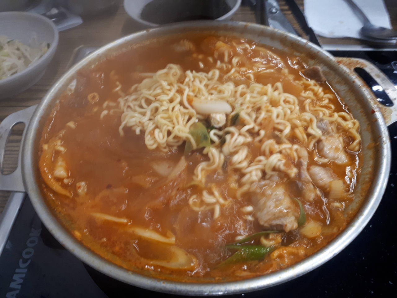 한옥집 김치찜 매장 방문 후 남겨주신 고객 리뷰 사진입니다.