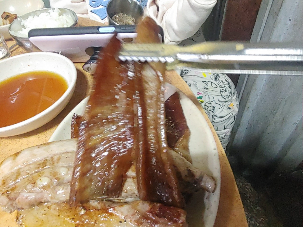 돈뼈락연탄갈비  매장 방문 후 남겨주신 고객 리뷰 사진입니다.