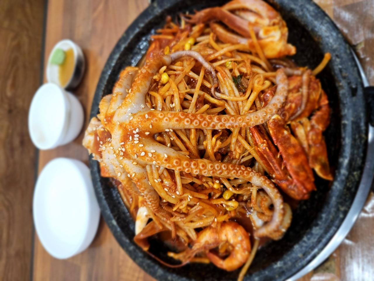 돌솟해물뼈찜 매장 방문 후 남겨주신 고객 리뷰 사진입니다.