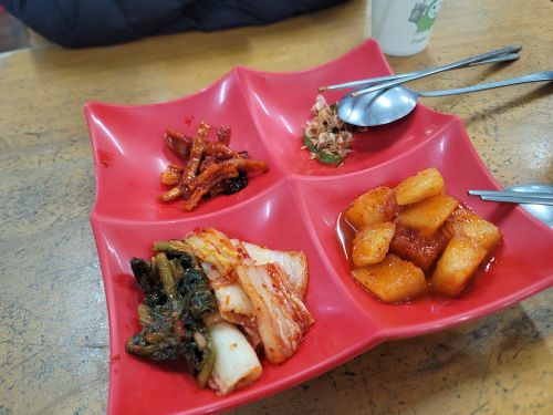 전주왱이콩나물 국밥전문점 매장 방문 후 남겨주신 고객 리뷰 사진입니다.
