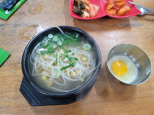 전주왱이콩나물 국밥전문점 매장 방문 후 남겨주신 고객 리뷰 사진입니다.