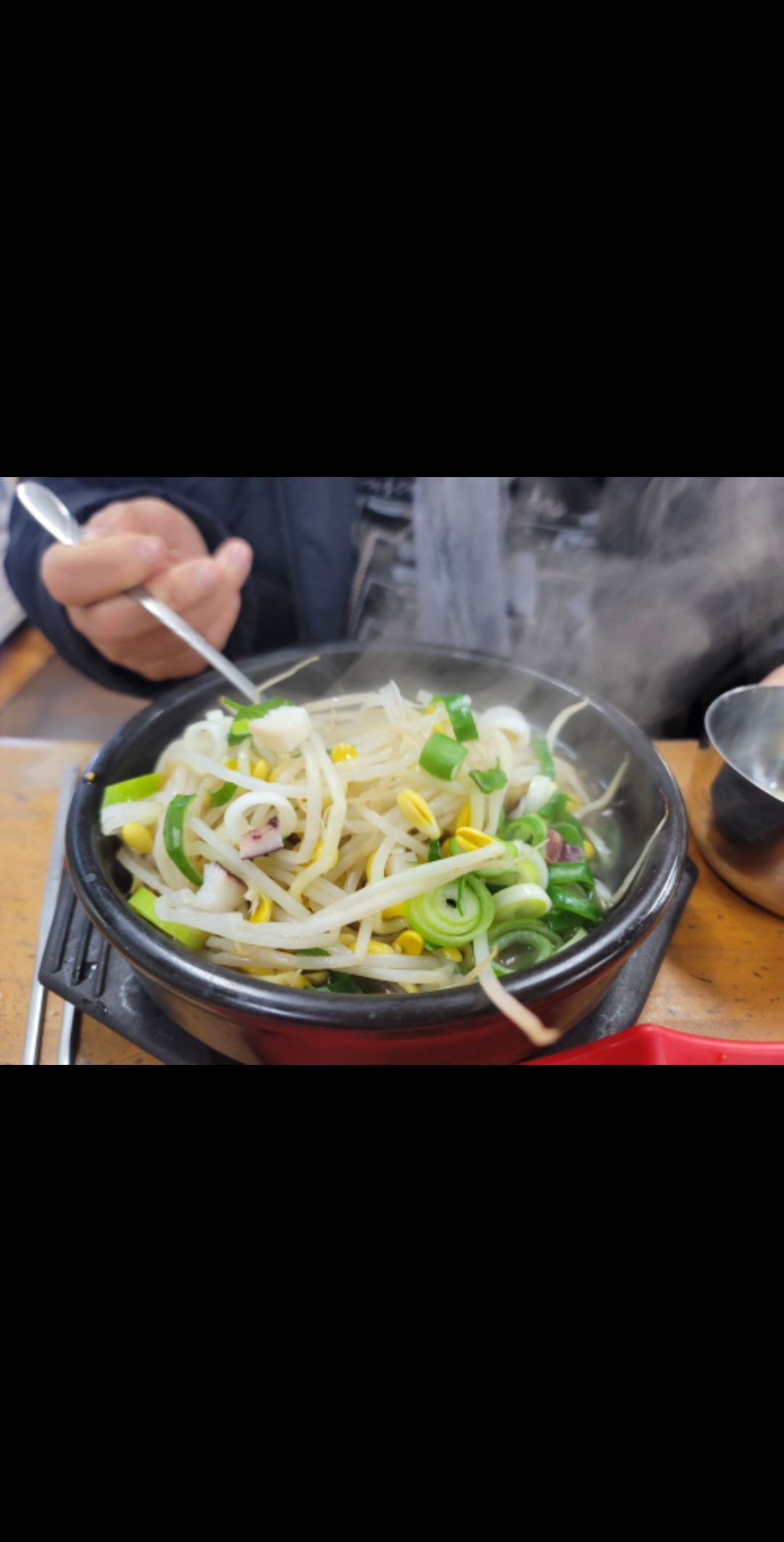 전주왱이콩나물 국밥전문점 매장 방문 후 남겨주신 고객 리뷰 사진입니다.