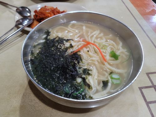 총각 손칼국수 매장 방문 후 남겨주신 고객 리뷰 사진입니다.