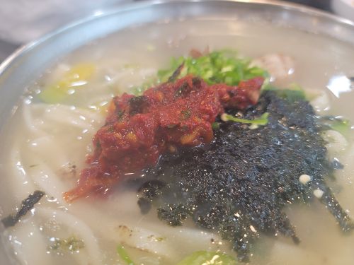대머리칼국수 매장 방문 후 남겨주신 고객 리뷰 사진입니다.