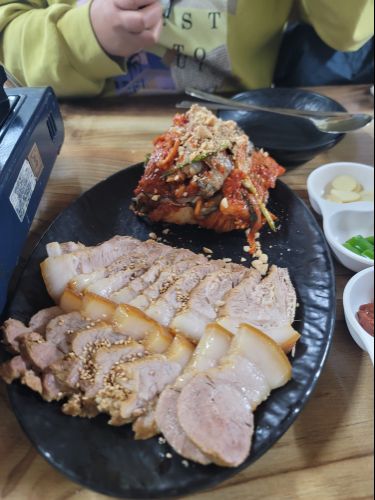 돌다리보쌈 매장 방문 후 남겨주신 고객 리뷰 사진입니다.