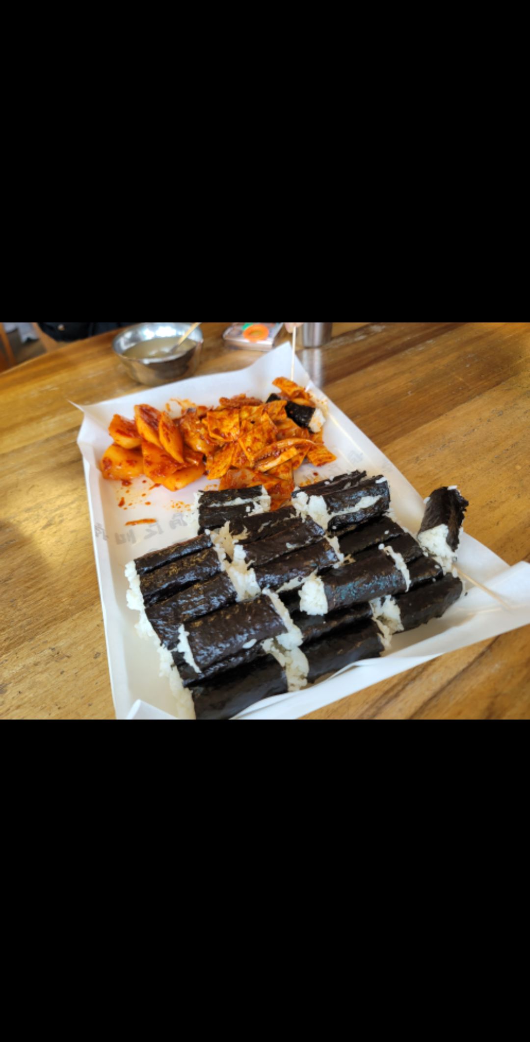 뚱보할매김밥집 매장 방문 후 남겨주신 고객 리뷰 사진입니다.