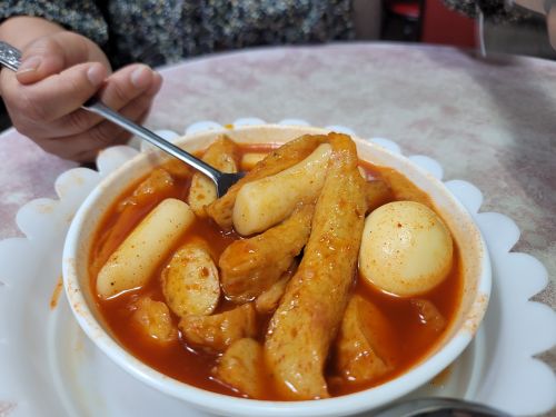 6.25떡볶이 매장 방문 후 남겨주신 고객 리뷰 사진입니다.