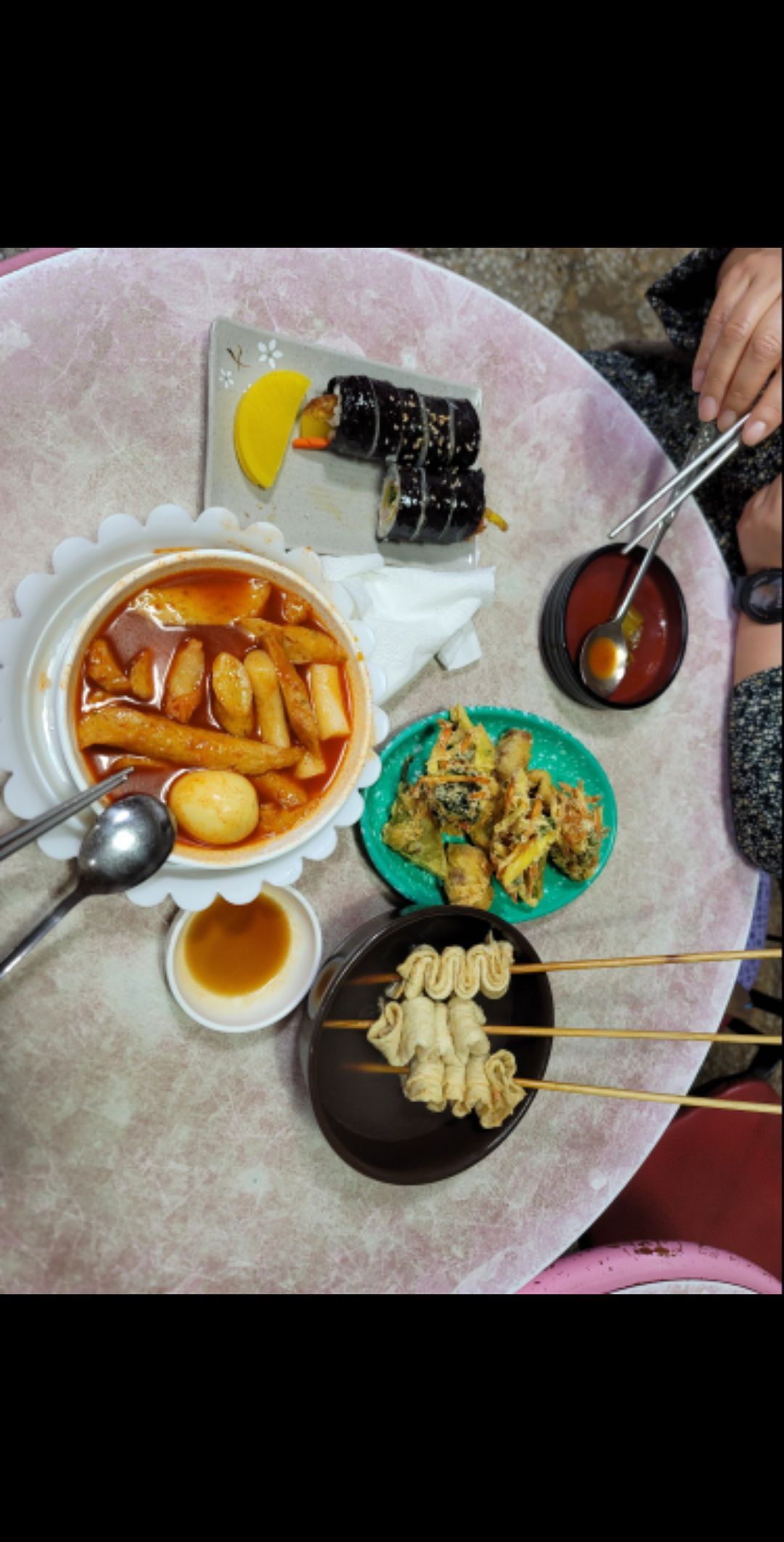6.25떡볶이 매장 방문 후 남겨주신 고객 리뷰 사진입니다.