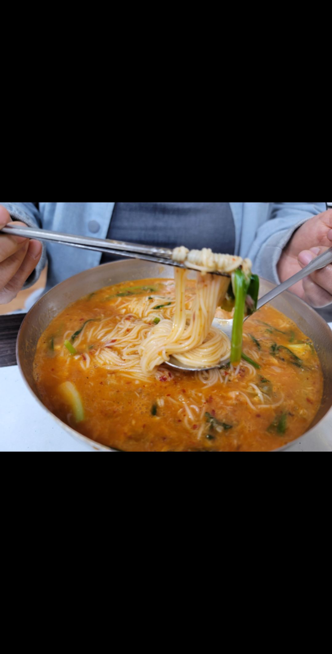 찐한식당 매장 방문 후 남겨주신 고객 리뷰 사진입니다.