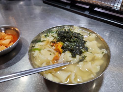 죽도시장 수제비골목 매장 방문 후 남겨주신 고객 리뷰 사진입니다.