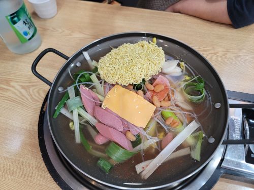 신가네부대찌개 매장 방문 후 남겨주신 고객 리뷰 사진입니다.