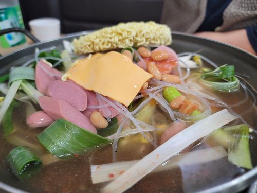 신가네부대찌개 매장 방문 후 남겨주신 고객 리뷰 사진입니다.