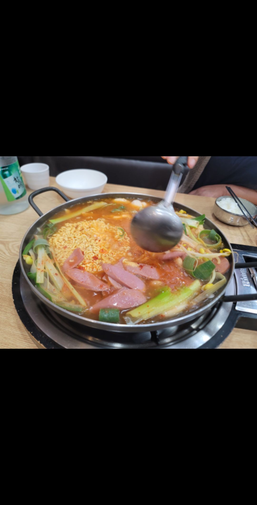 신가네부대찌개 매장 방문 후 남겨주신 고객 리뷰 사진입니다.