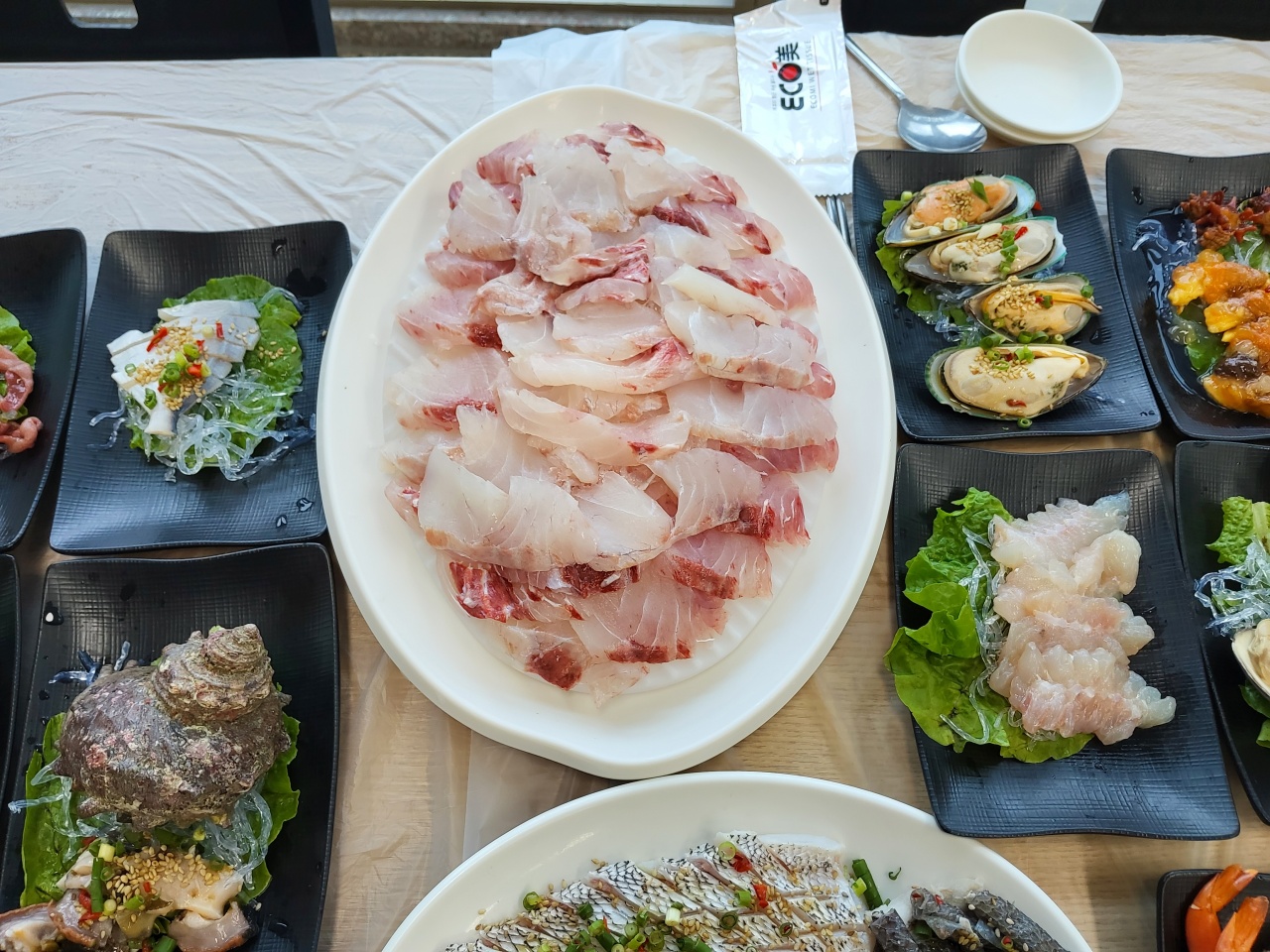 윤이네수산 매장 방문 후 남겨주신 고객 리뷰 사진입니다.