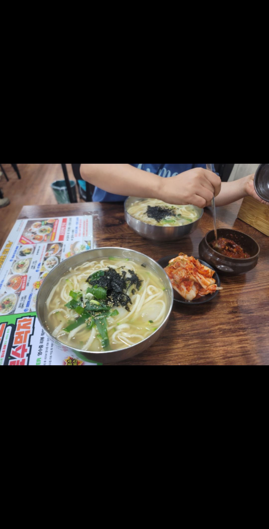 성남중앙칼국수 매장 방문 후 남겨주신 고객 리뷰 사진입니다.