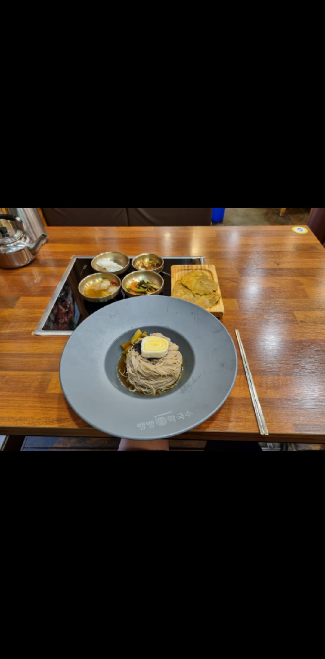 뱅뱅막국수 매장 방문 후 남겨주신 고객 리뷰 사진입니다.