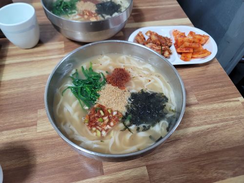 경주손칼국수 매장 방문 후 남겨주신 고객 리뷰 사진입니다.