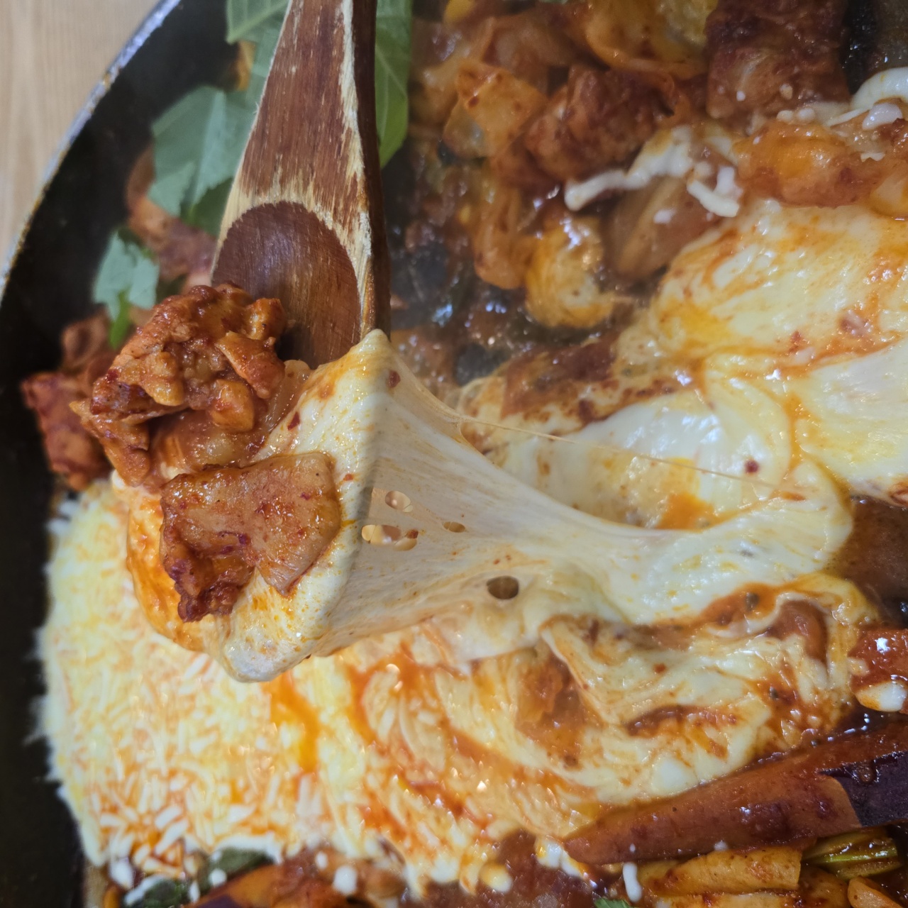 유정춘천닭갈비막국수 다산본점 매장 방문 후 남겨주신 고객 리뷰 사진입니다.