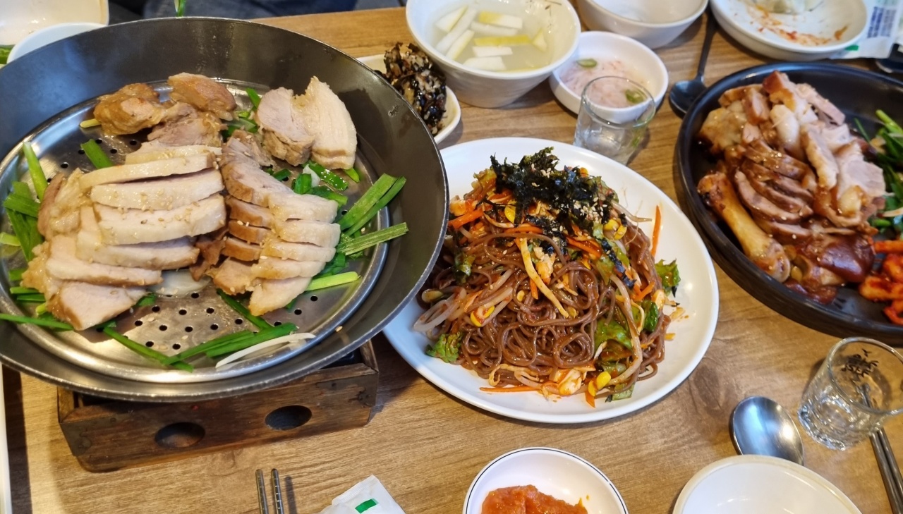 윤씨네족보 매장 방문 후 남겨주신 고객 리뷰 사진입니다.