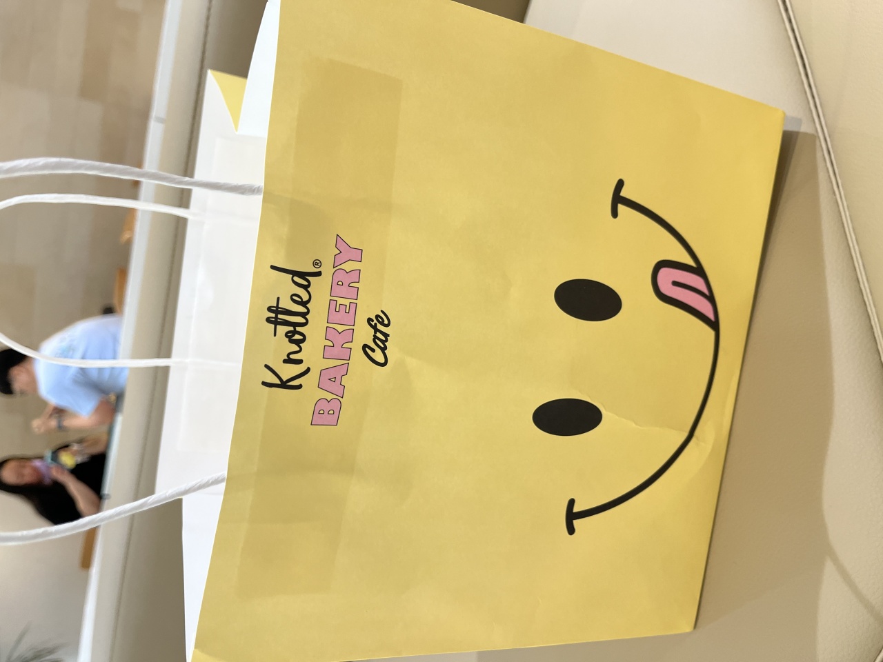 카페 노티드 매장 방문 후 남겨주신 고객 리뷰 사진입니다.